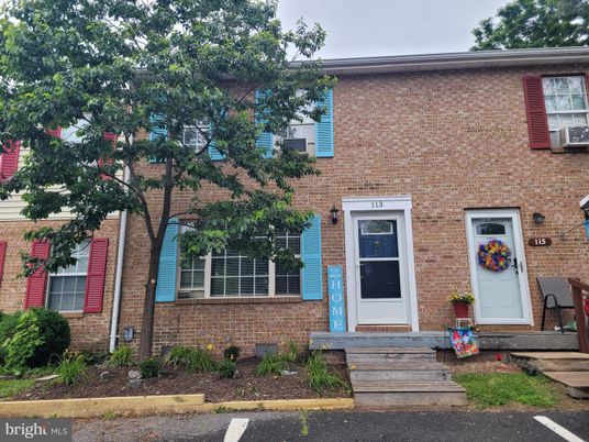 Exterior, Facade, Brick Facade, Rowhouse