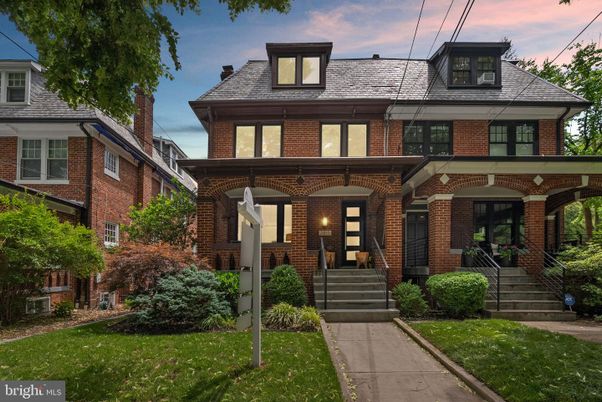 Exterior, Facade, Brick Facade, American Foursquare