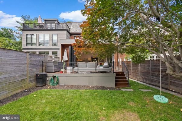 Backyard, Exterior, Facade, Modern