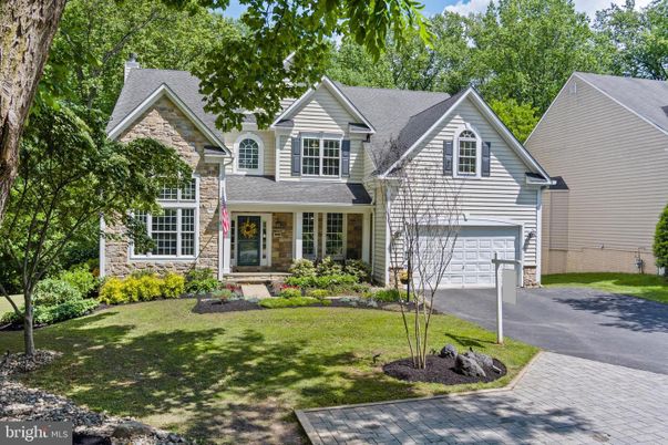 Attached, Exterior, Facade, Farmhouse