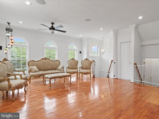 Interior, Living room, Pendant Lights, Recessed Lighting, Wood Texture Flooring