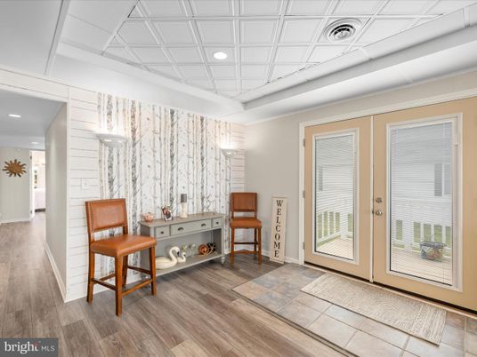 Interior, Recessed Lighting, Wood Texture Flooring