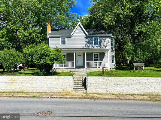 Exterior, Facade, Queen Anne Victorian