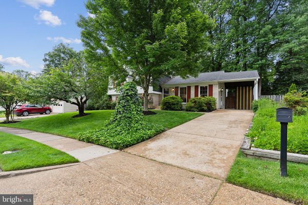 Exterior, Facade, Brick Facade, Ranch