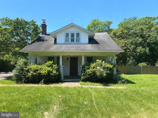 Exterior, Facade, Cape Cod