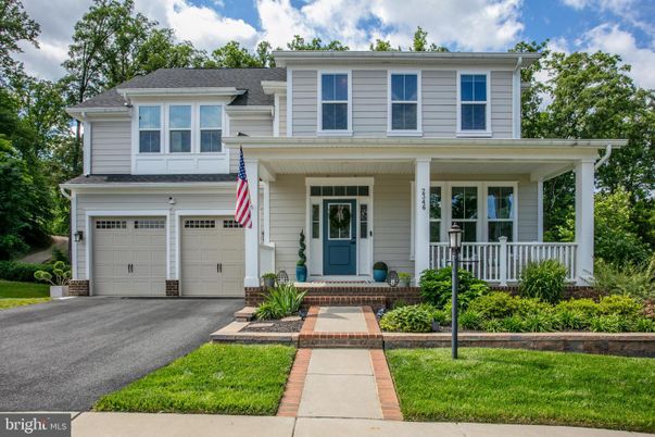 Attached, Exterior, Facade, American Foursquare