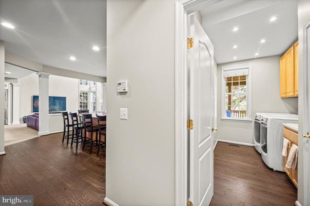Interior, Recessed Lighting, Washer, Wood Texture Flooring