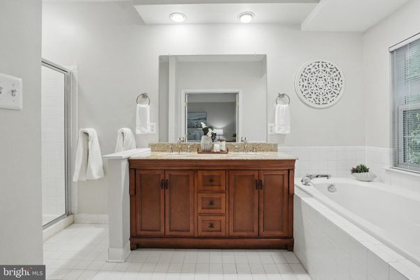 Bathroom, Dual Sink Vanities, Interior, Recessed Lighting