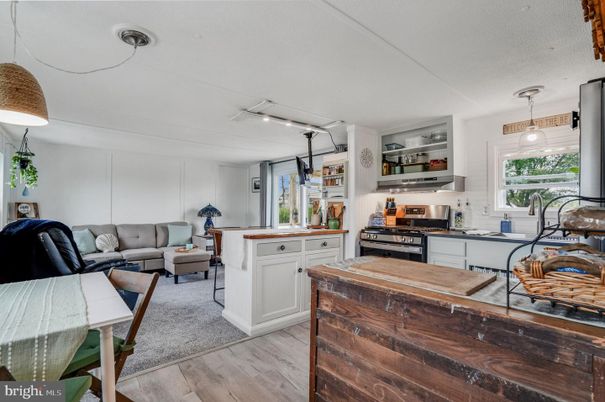 Interior, Kitchen, Living room, Pendant Lights, Wood Texture Flooring