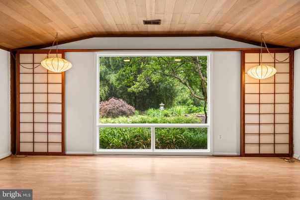 Empty room, Interior, Pendant Lights, Wooden Ceilings, Wood Texture Flooring