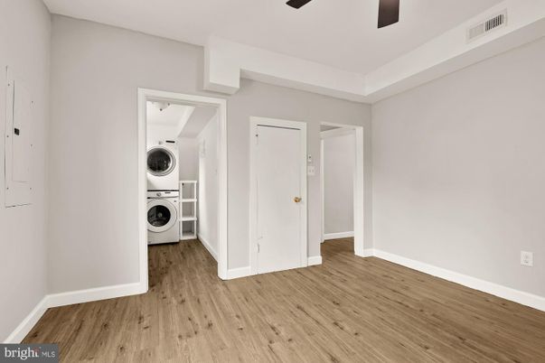 Interior, Utility Closets, Washer, Wood Texture Flooring