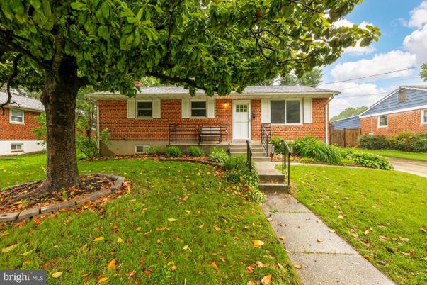Exterior, Facade, Brick Facade, Split Level