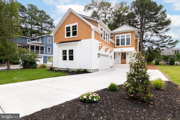Attached, Exterior, Facade, Farmhouse