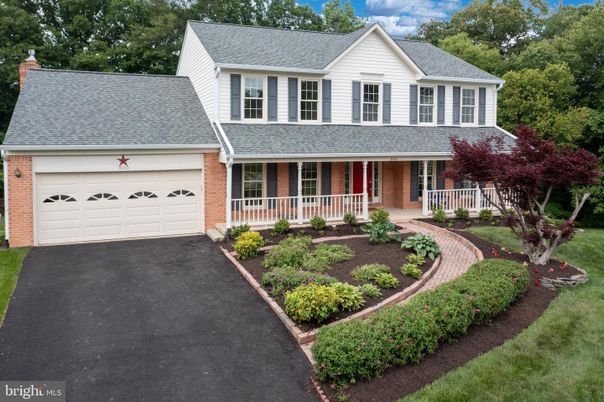 Attached, Exterior, Facade, Brick Facade, Farmhouse