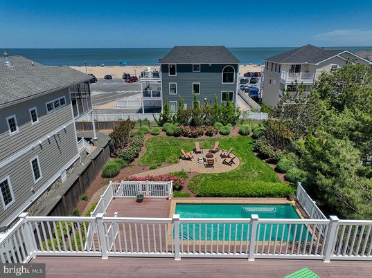 Exterior, Pool, Water