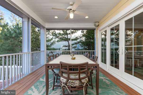 Dining room, Interior, Recessed Lighting, Sun Room, Water, Wood Texture Flooring