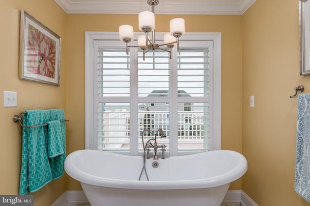 Bathroom, Free Standing Baths, Interior