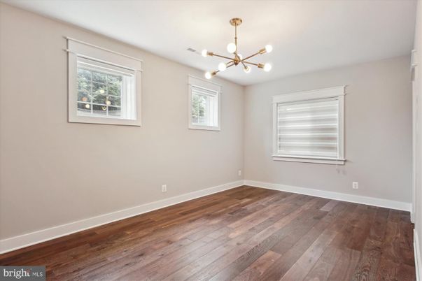 Empty room, Interior, Pendant Lights, Wood Texture Flooring