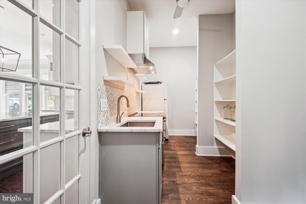 Interior, Recessed Lighting, Walk-in Closets, Wood Texture Flooring