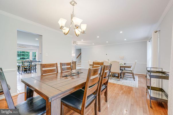 Chandelier, Dining room, Interior, Recessed Lighting, Wood Texture Flooring