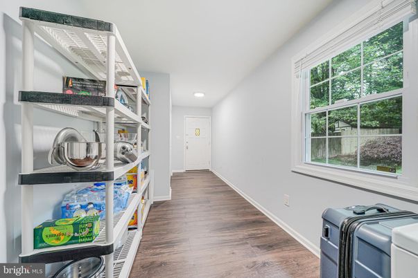 Interior, Recessed Lighting, Washer, Wood Texture Flooring