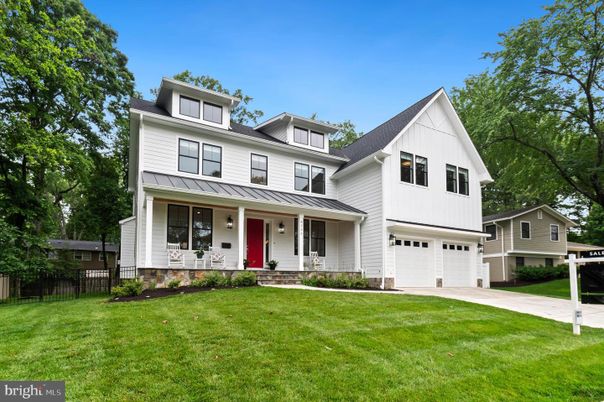 Attached, Exterior, Facade, Farmhouse