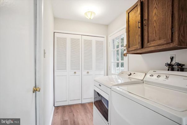 Interior, Washer, Wood Texture Flooring