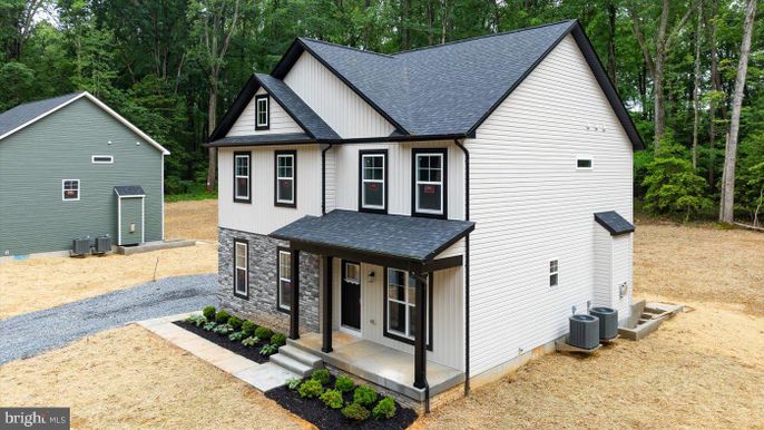 Exterior, Facade, Farmhouse