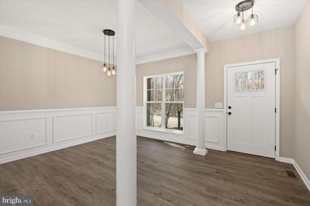 Empty room, Interior, Pendant Lights, Wood Texture Flooring