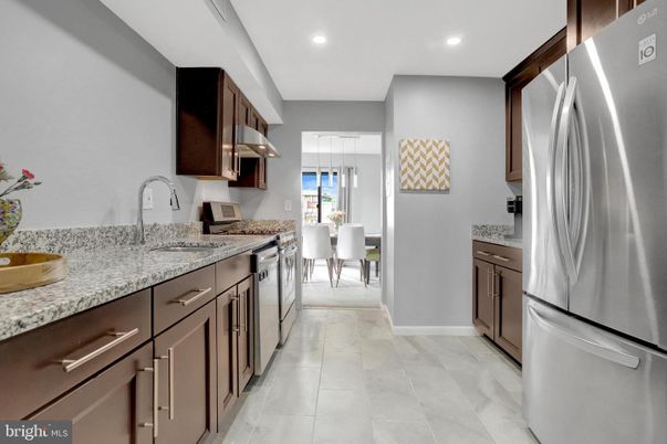 Dining room, Interior, Kitchen, Recessed Lighting, Stainless Steel Appliances