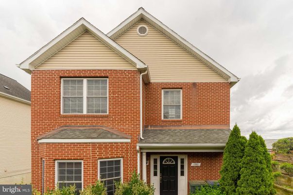 Exterior, Facade, Brick Facade, Brick Traditional