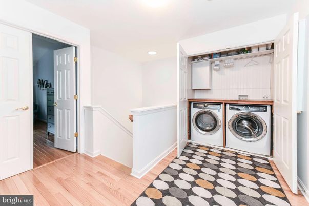 Interior, Recessed Lighting, Washer, Wood Texture Flooring