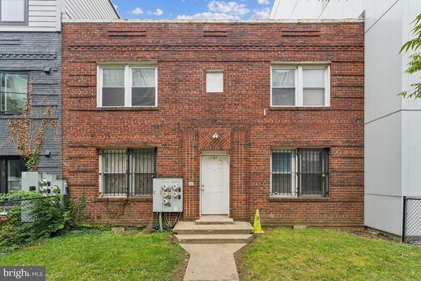 Exterior, Facade, Brick Facade, Rowhouse