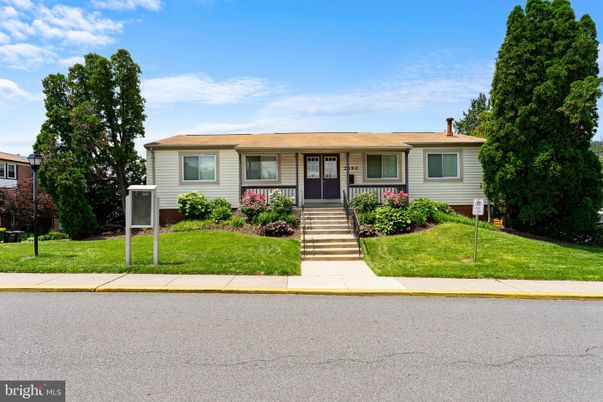 Exterior, Facade, Cape Cod