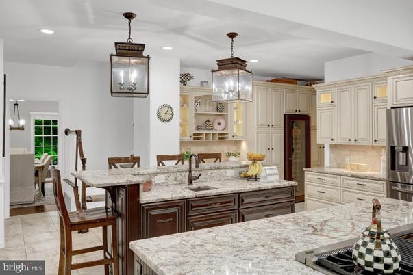 Dining room, Interior, Kitchen, Pendant Lights, Recessed Lighting, Stainless Steel Appliances