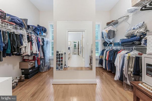 Interior, Walk-in Closets, Wood Texture Flooring