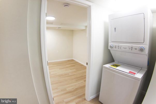Interior, Utility Closets, Washer, Wood Texture Flooring