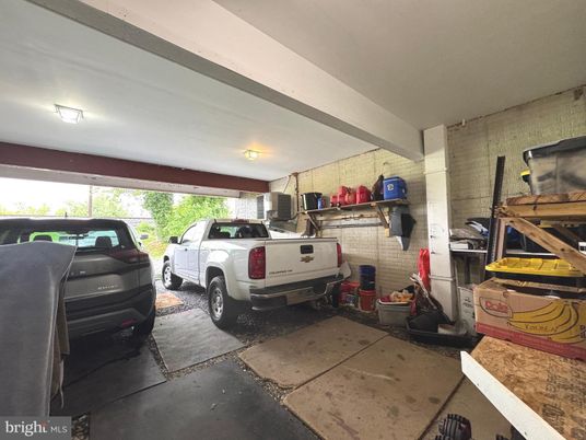 Garage, Interior