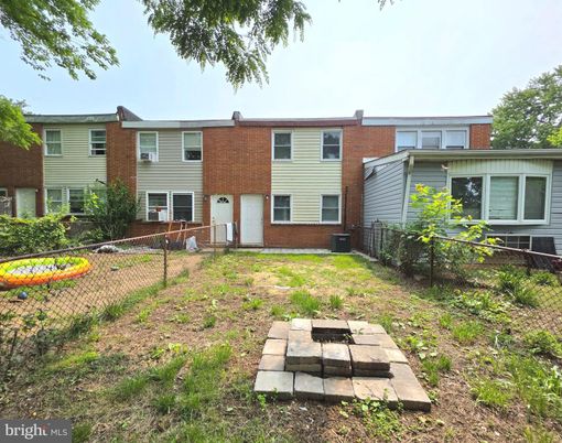 Backyard, Exterior, Facade, Brick Facade, Rowhouse