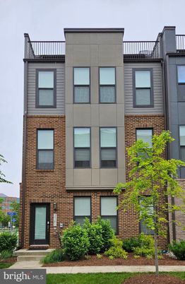 Exterior, Facade, Brick Facade, Rowhouse