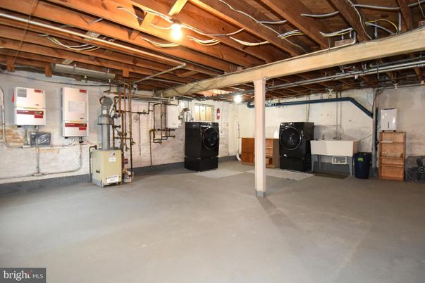 Interior, Washer, Wooden Beams