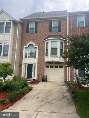 Attached, Exterior, Facade, Brick Facade, Rowhouse