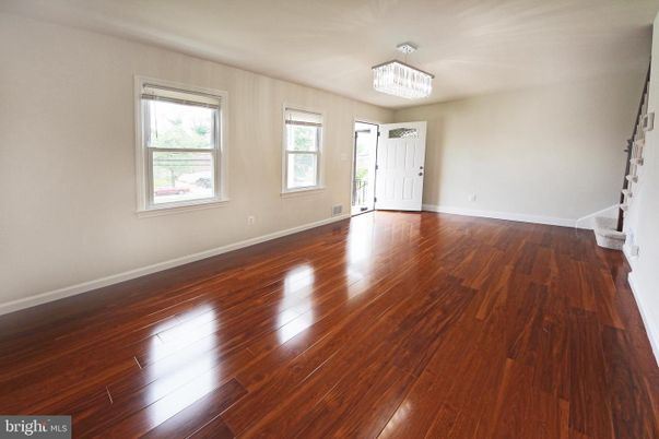 Chandelier, Empty room, Interior, Wood Texture Flooring