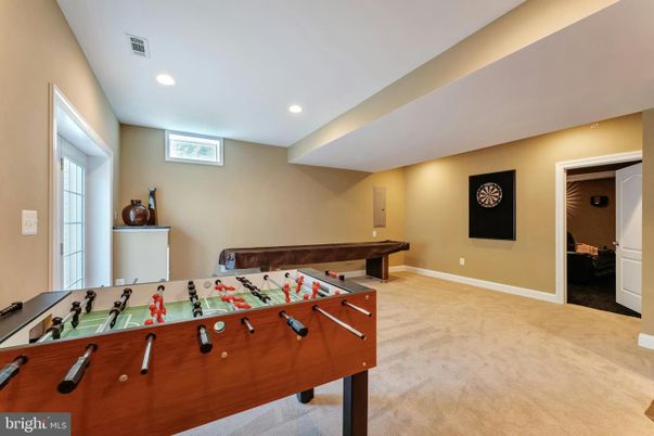 Game Room, Interior, Recessed Lighting