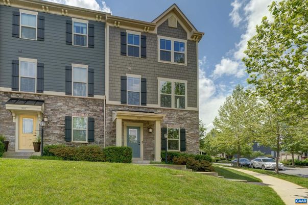 Exterior, Facade, Brick Facade, Rowhouse