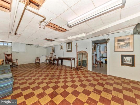 Garage, Interior