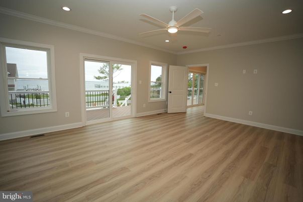 Empty room, Interior, Recessed Lighting, Water, Wood Texture Flooring
