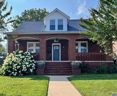 Exterior, Facade, Brick Facade, Queen Anne Victorian