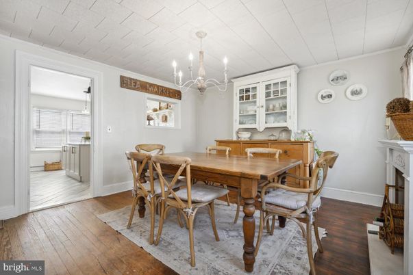 Chandelier, Dining room, Fireplace, Interior, Wood Texture Flooring