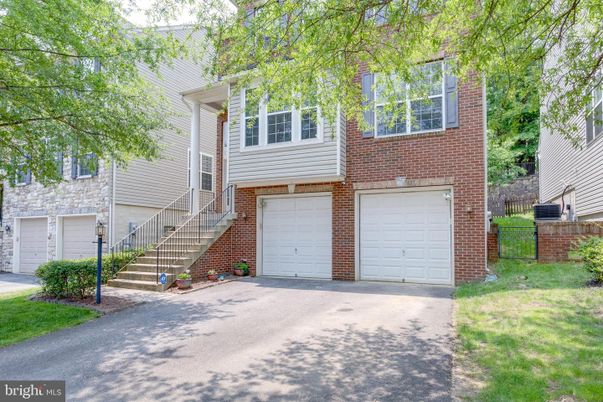 Attached, Exterior, Facade, Brick Facade, Raised Ranch